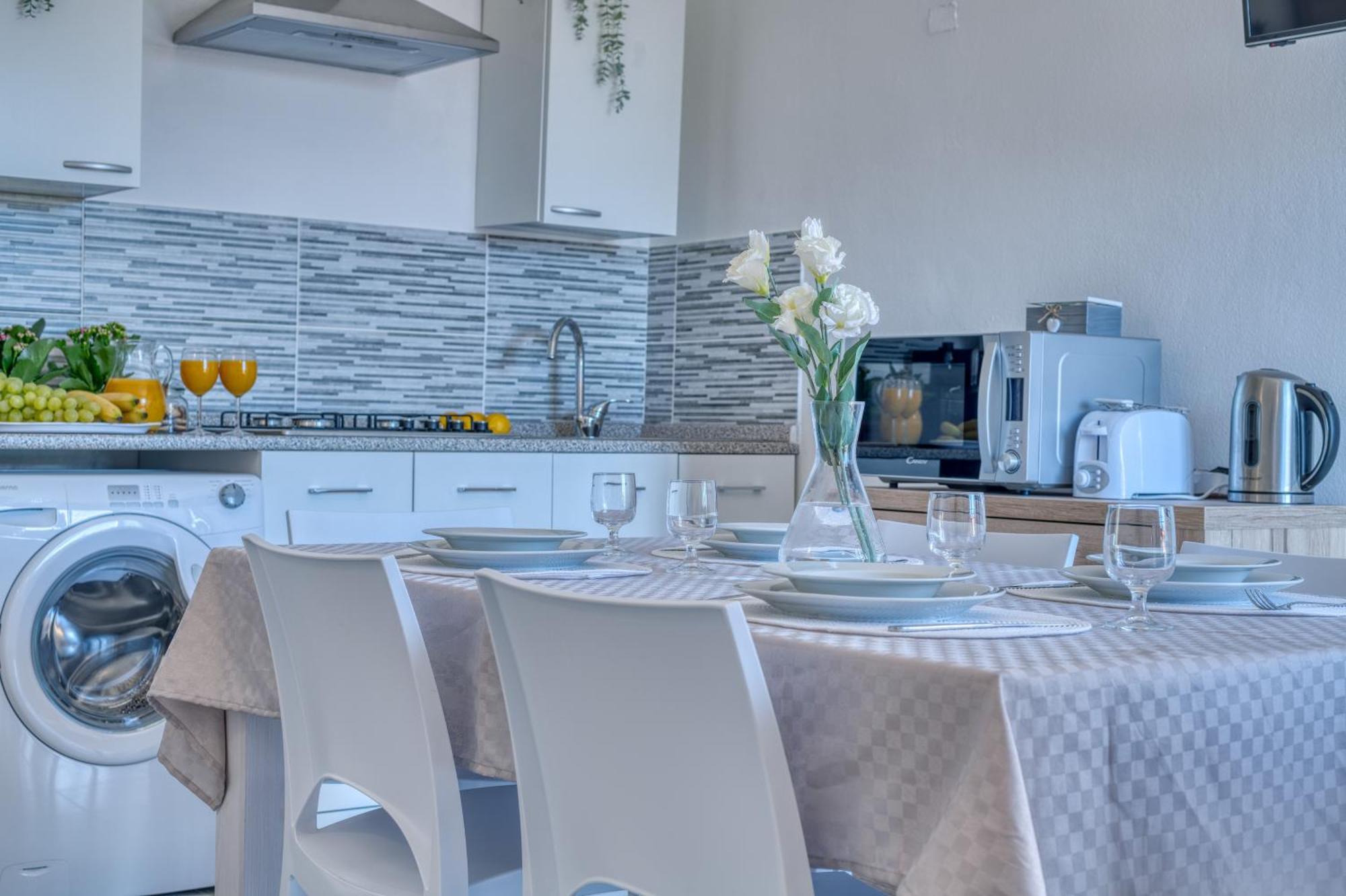 Izzhome Cozy Sunflowers Pula Ngoại thất bức ảnh